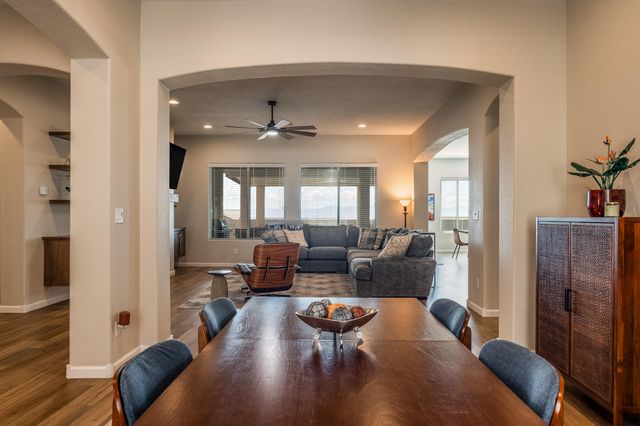 1720 Mount Hood Trail NW, Albuquerque, NM 87120