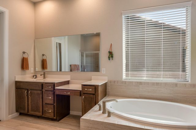 1720 Mount Hood Trail NW, Albuquerque, NM 87120