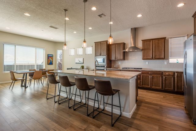 1720 Mount Hood Trail NW, Albuquerque, NM 87120