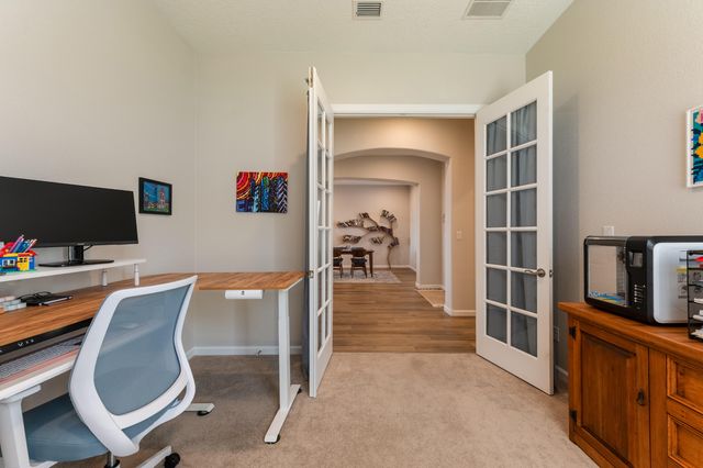 1720 Mount Hood Trail NW, Albuquerque, NM 87120