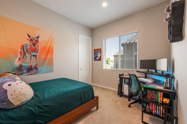 1720 Mount Hood Trail NW, Albuquerque, NM 87120