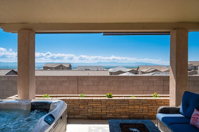 1720 Mount Hood Trail NW, Albuquerque, NM 87120