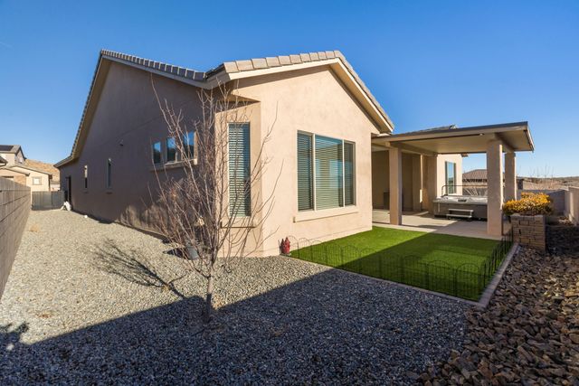 1720 Mount Hood Trail NW, Albuquerque, NM 87120