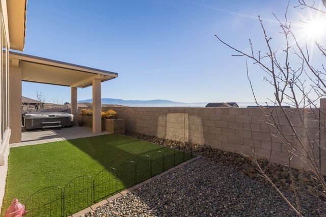 1720 Mount Hood Trail NW, Albuquerque, NM 87120