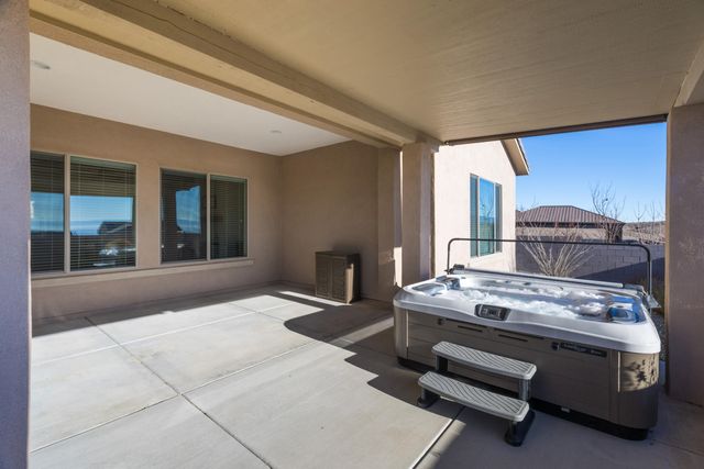 1720 Mount Hood Trail NW, Albuquerque, NM 87120