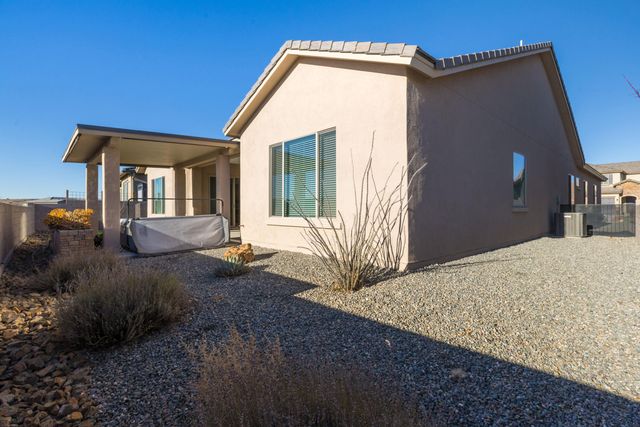 1720 Mount Hood Trail NW, Albuquerque, NM 87120