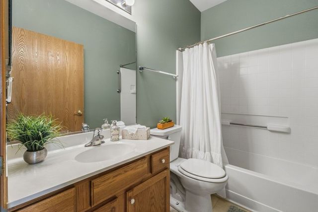 2549 Lincoln Park Court 2549, Crest Hill, IL 60403