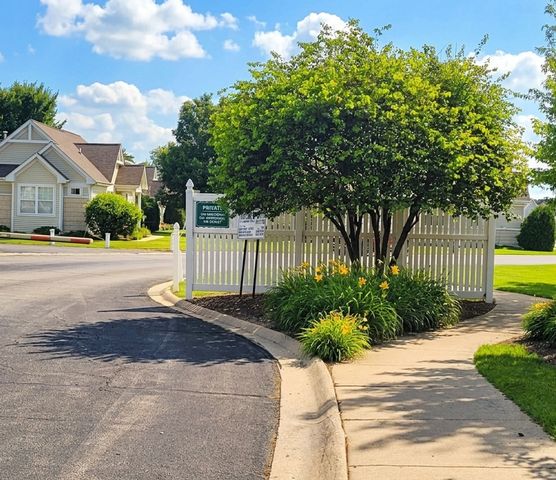 2549 Lincoln Park Court 2549, Crest Hill, IL 60403