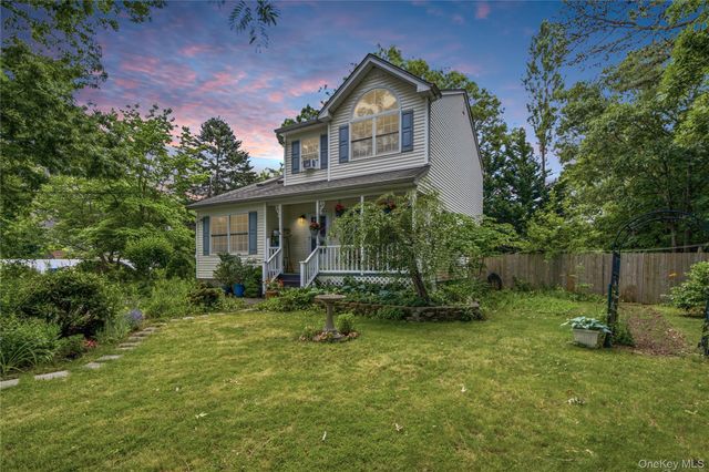 58 Silver Road, Mastic Beach, NY 11951