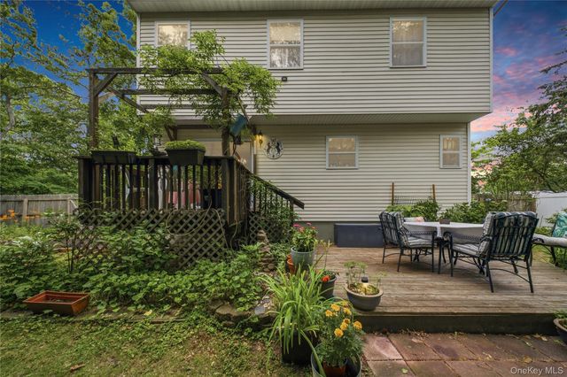 58 Silver Road, Mastic Beach, NY 11951