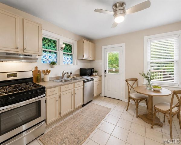 2413 Leslie Avenue, Overland, MO 63114