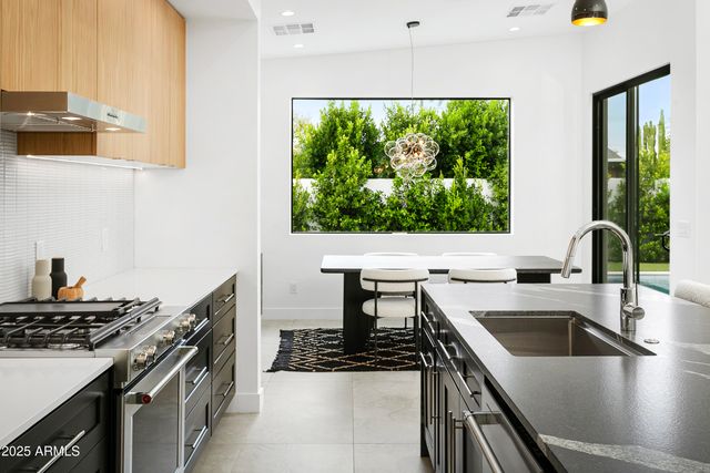 4002 N 33RD Place, Phoenix, AZ 85018