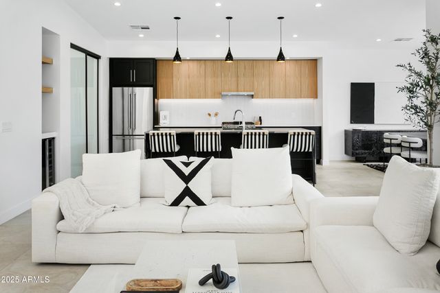 4002 N 33RD Place, Phoenix, AZ 85018