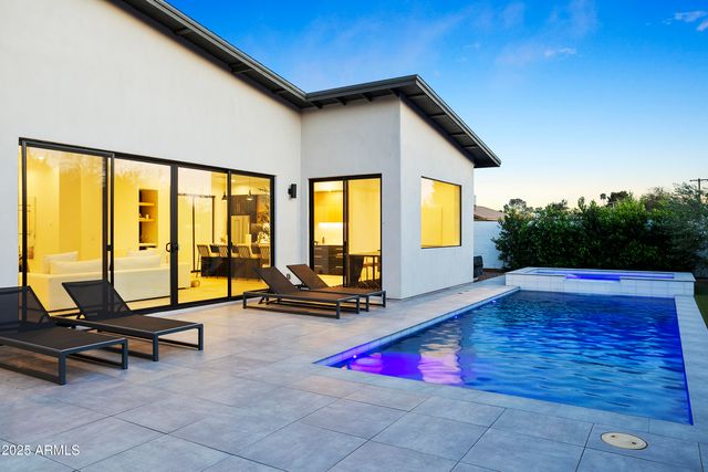 4002 N 33RD Place, Phoenix, AZ 85018