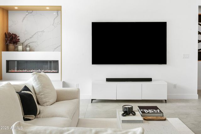 4002 N 33RD Place, Phoenix, AZ 85018