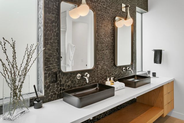 4002 N 33RD Place, Phoenix, AZ 85018