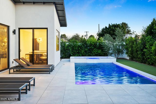 4002 N 33RD Place, Phoenix, AZ 85018