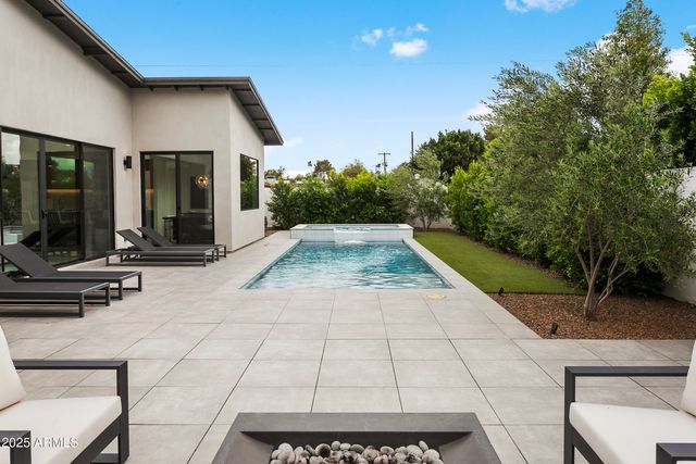 4002 N 33RD Place, Phoenix, AZ 85018