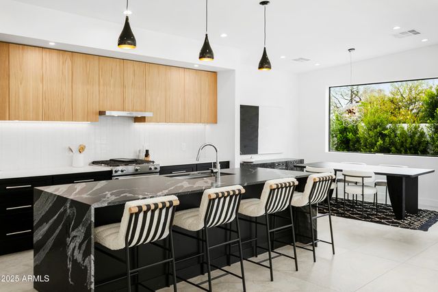 4002 N 33RD Place, Phoenix, AZ 85018