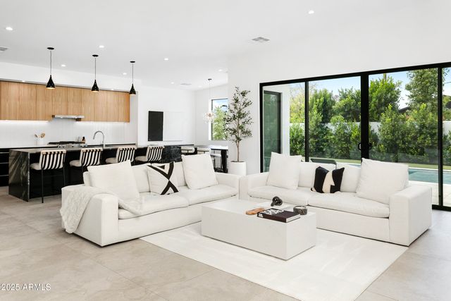 4002 N 33RD Place, Phoenix, AZ 85018