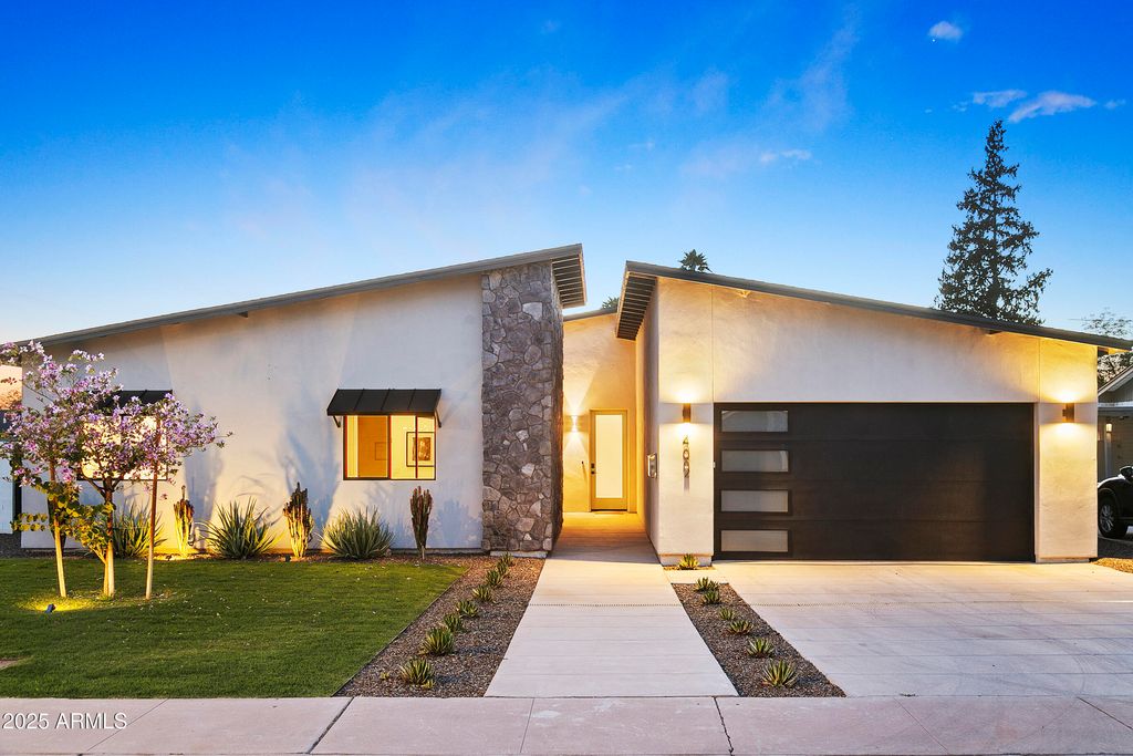 4002 N 33RD Place, Phoenix, AZ 85018