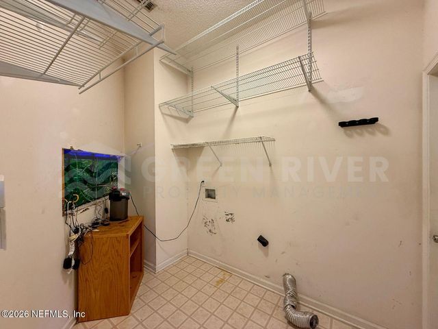 2927 WATERS VIEW Circle, Orange Park, FL 32073