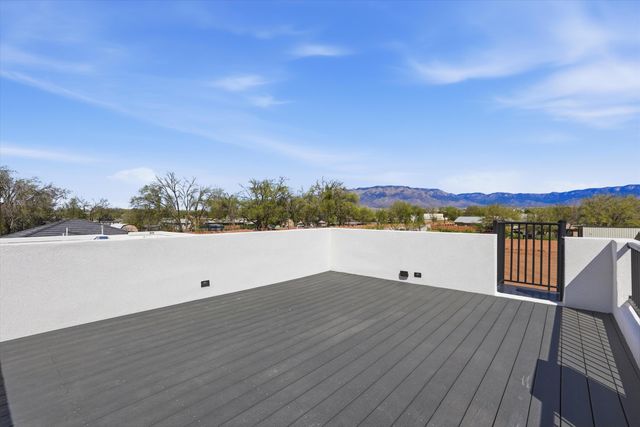 128 Los Ranchos Road NW, Albuquerque, NM 87107
