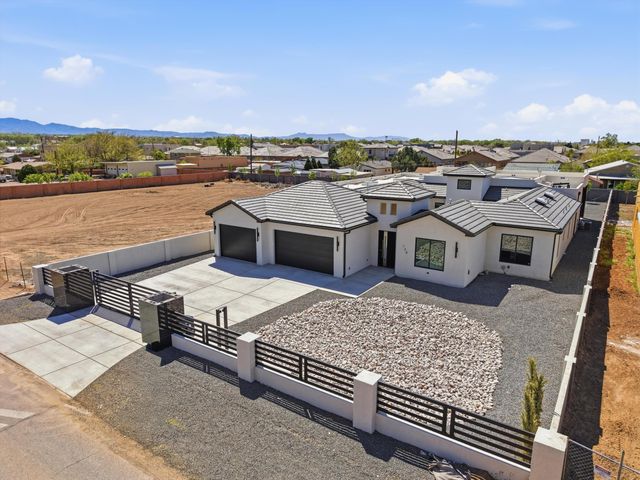 128 Los Ranchos Road NW, Albuquerque, NM 87107
