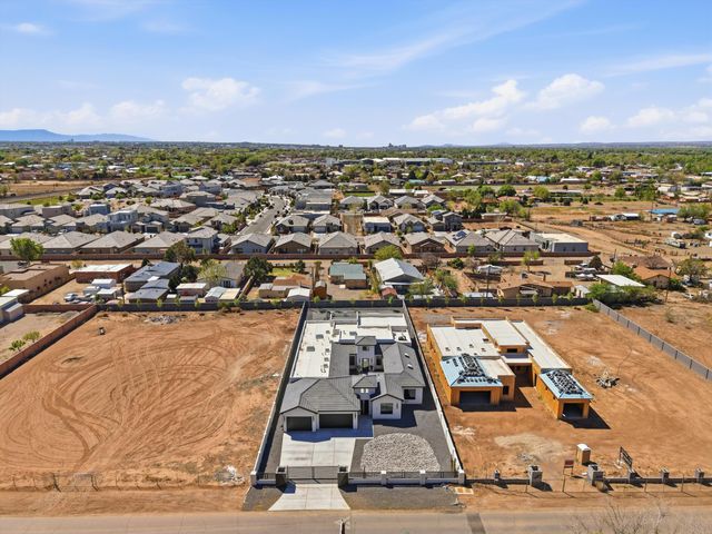 128 Los Ranchos Road NW, Albuquerque, NM 87107