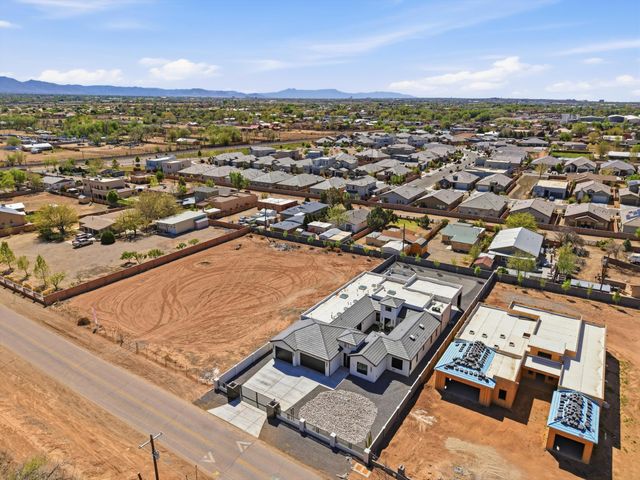 128 Los Ranchos Road NW, Albuquerque, NM 87107