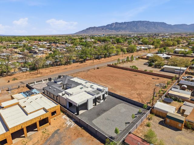 128 Los Ranchos Road NW, Albuquerque, NM 87107