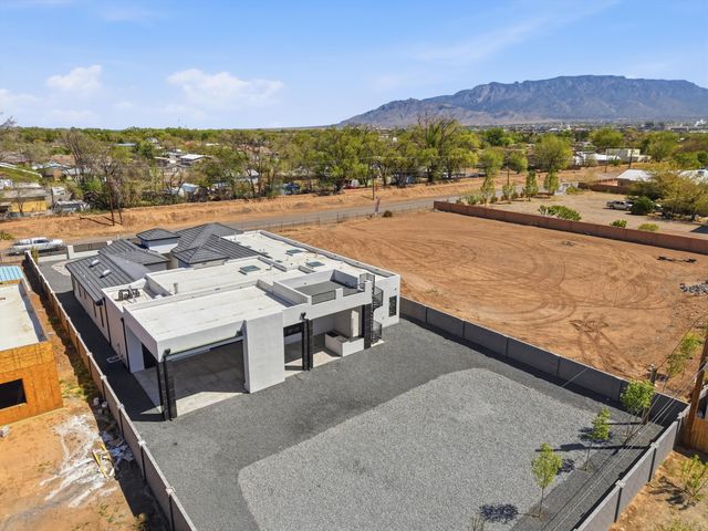 128 Los Ranchos Road NW, Albuquerque, NM 87107
