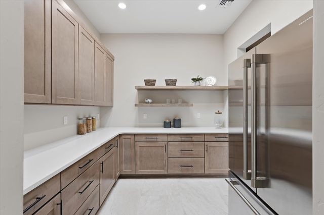 128 Los Ranchos Road NW, Albuquerque, NM 87107