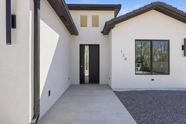128 Los Ranchos Road NW, Albuquerque, NM 87107