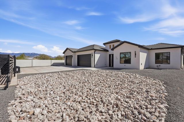 128 Los Ranchos Road NW, Albuquerque, NM 87107