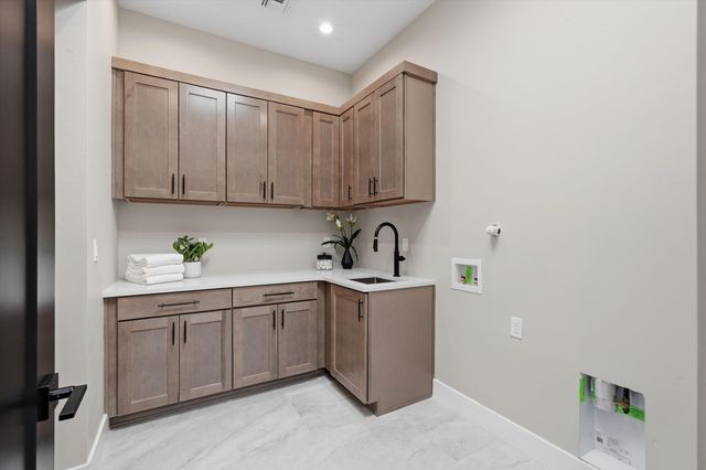 128 Los Ranchos Road NW, Albuquerque, NM 87107