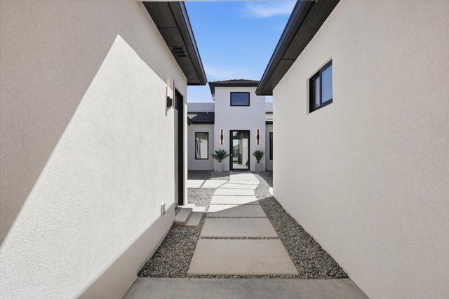 128 Los Ranchos Road NW, Albuquerque, NM 87107
