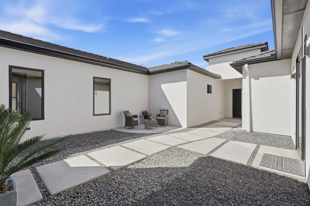 128 Los Ranchos Road NW, Albuquerque, NM 87107