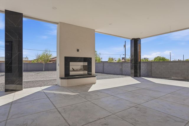128 Los Ranchos Road NW, Albuquerque, NM 87107