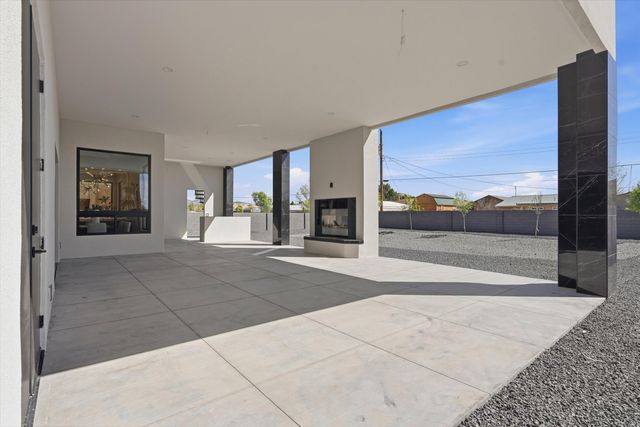 128 Los Ranchos Road NW, Albuquerque, NM 87107