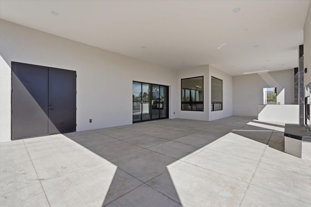128 Los Ranchos Road NW, Albuquerque, NM 87107