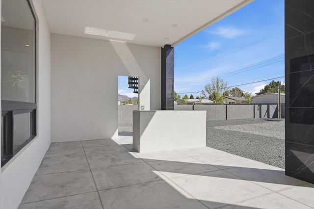 128 Los Ranchos Road NW, Albuquerque, NM 87107