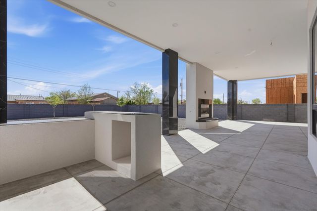128 Los Ranchos Road NW, Albuquerque, NM 87107