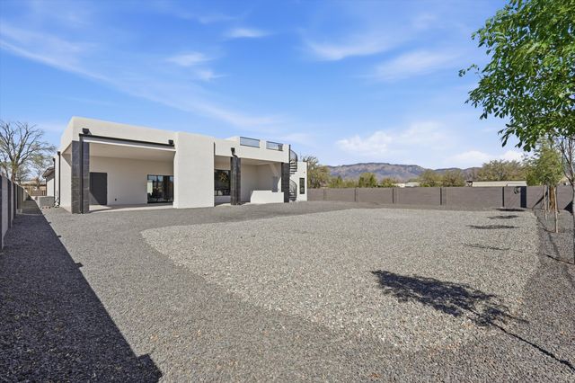 128 Los Ranchos Road NW, Albuquerque, NM 87107