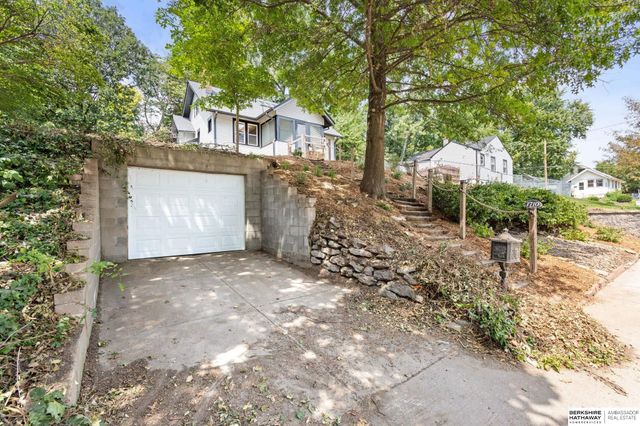 1710 S 55 Street, Omaha, NE 68106