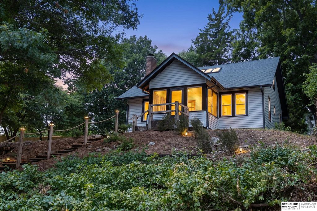 1710 S 55 Street, Omaha, NE 68106