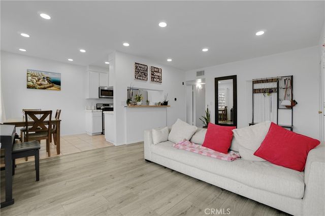 15516 Nordhoff Street 217, North Hills, CA 91343