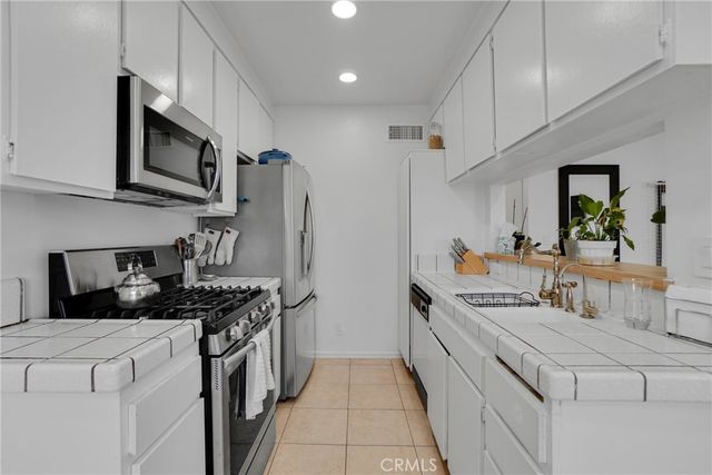 15516 Nordhoff Street 217, North Hills, CA 91343