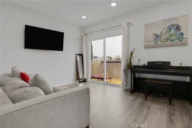 15516 Nordhoff Street 217, North Hills, CA 91343