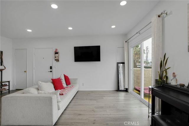 15516 Nordhoff Street 217, North Hills, CA 91343